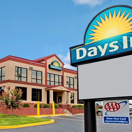 Days Inn By Wyndham Lawrenceville Exterior photo